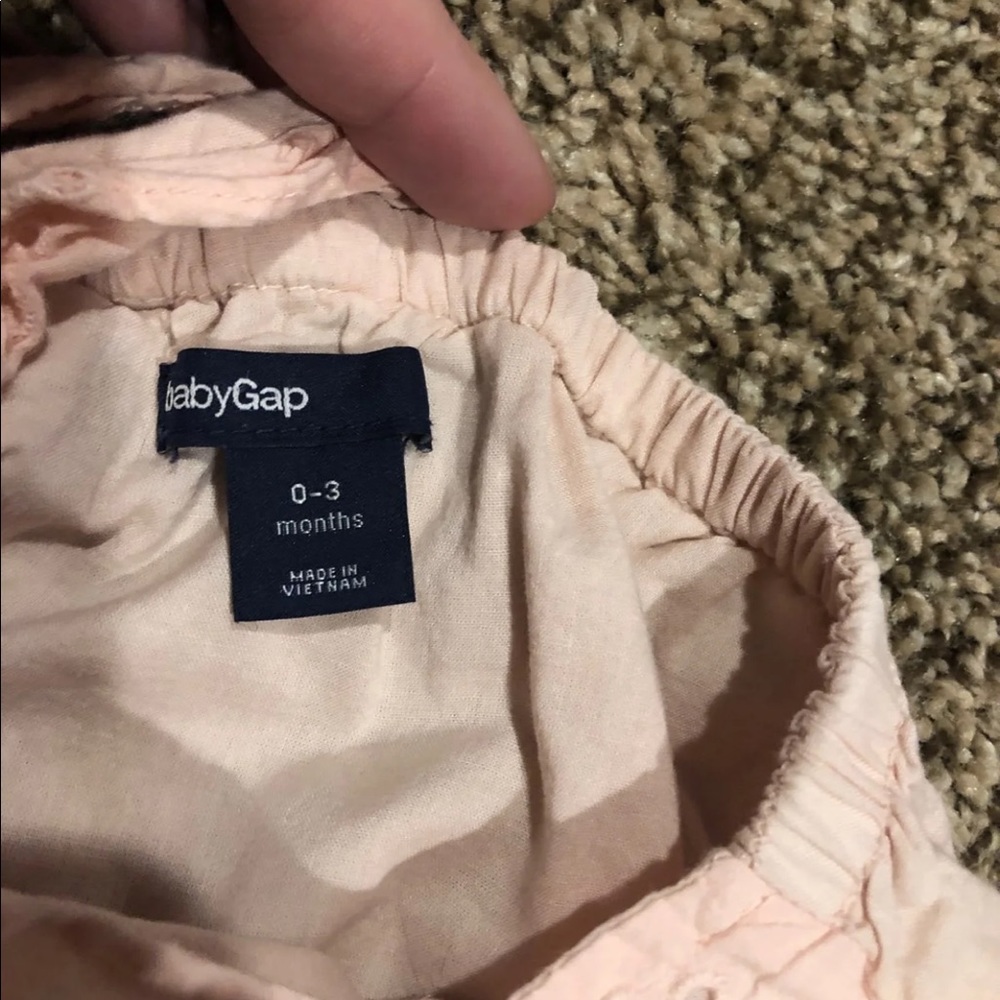 2 Baby Gap Rompers - Picture 4 of 7